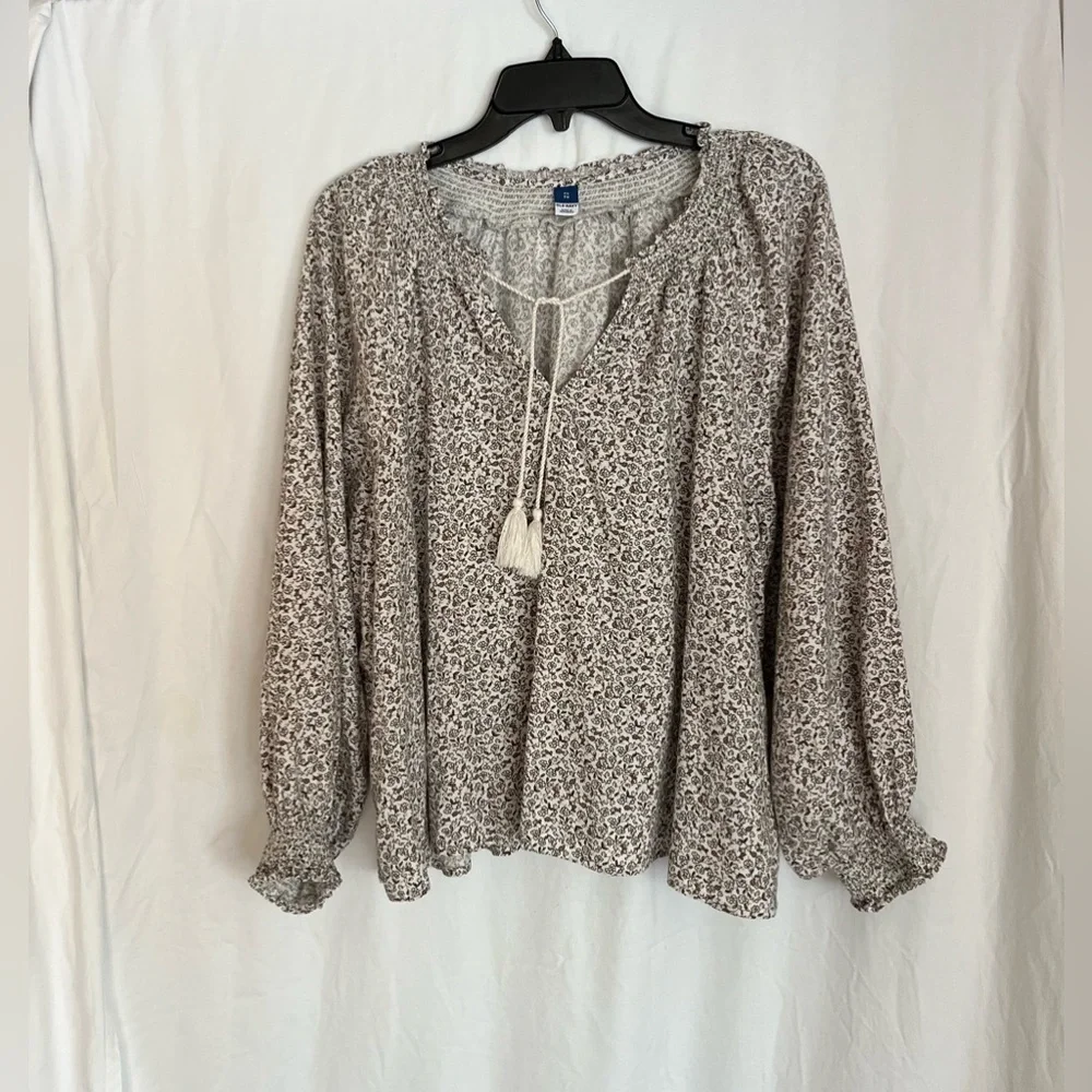 2/$20 - XL - Floral Print Old Navy Peasant Blouse with puffy sleeves- Beige - Picture 4 of 11